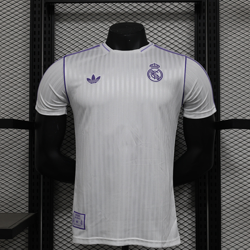Version Player_Jugador- Real Madrid Retro Blanco y